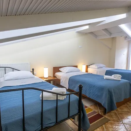 Rent House Mirtofito 8 Km From Peramos Hébergement de vacances *